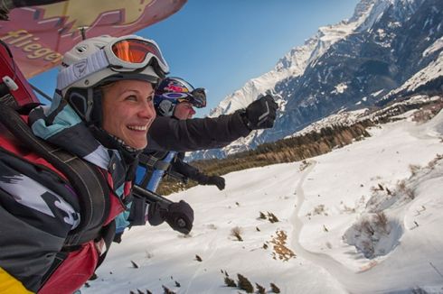 Drachenfliegen mit Skiausrüstung