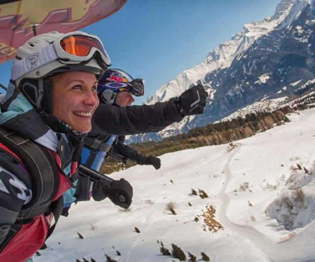 Drachenfliegen mit Skiausrüstung