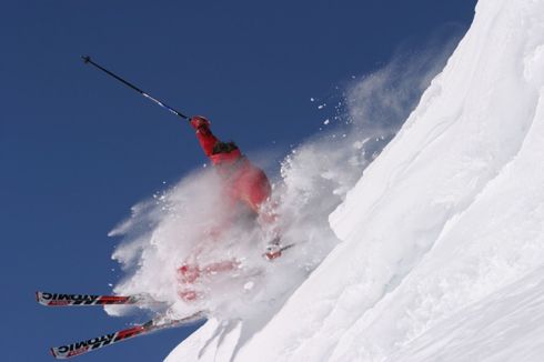 carven in der piste mit skiern